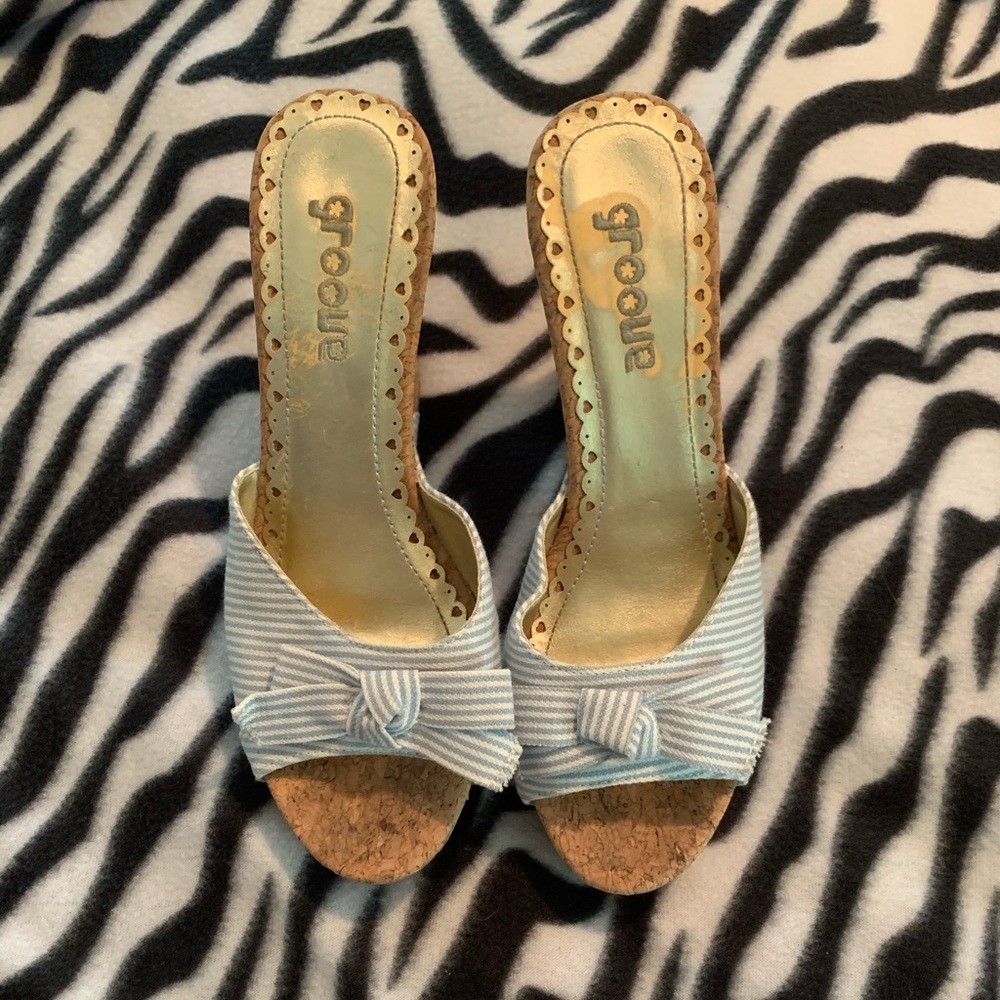 groove wedge heels